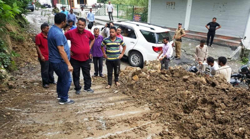 भारी बारिश में हुए नुकशान का जायजा--गणेश जोशी!