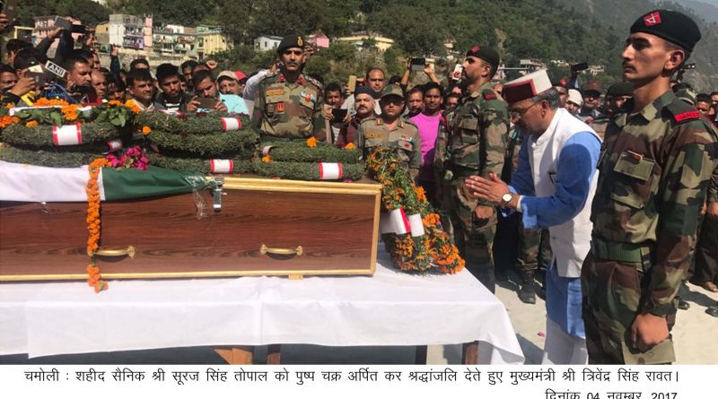 Chief Minister gave a tribute to the Topaal by giving floral wreath.