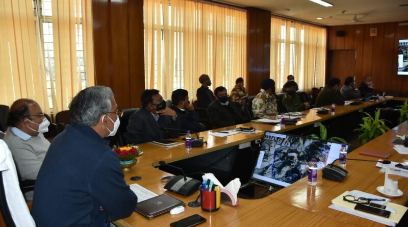 तपोवन गांव के पास तपोवन विष्णु गंगा प्रोजक्ट का जो कार्य चल रहा था, इसमें काफी श्रमिक कार्य कर रहे थे!