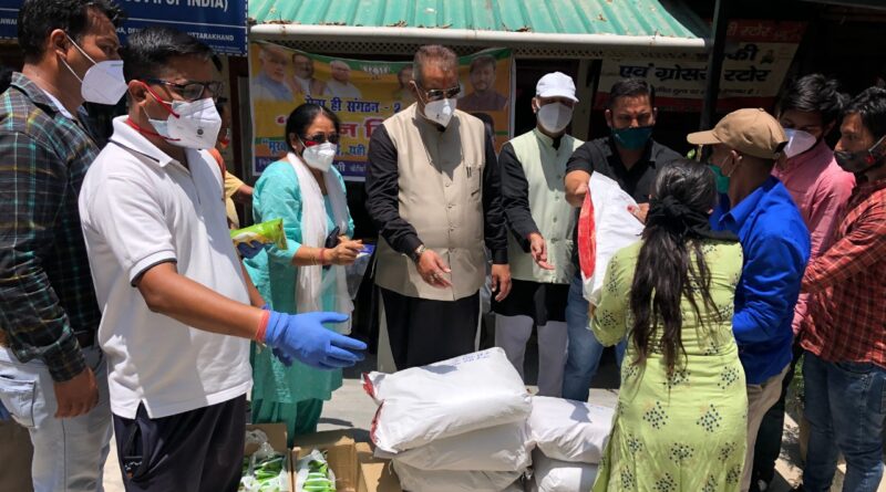 सैनिक कल्याण मंत्री गणेश जोशी ने सालावाला एवं जैंतनवाला में वितरित किये 600 राशन किट !
