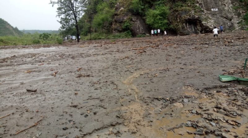 मालदेवता में बारिश ने मचाई भारी तबाही/Rain wreaked havoc in Maldevta :-