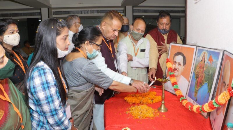 भाजपा श्रीदेव सुमन नगर मंडल कार्यसमिति बैठक को सम्बोधित करते कैबिनेट मंत्री गणेश जोशी।