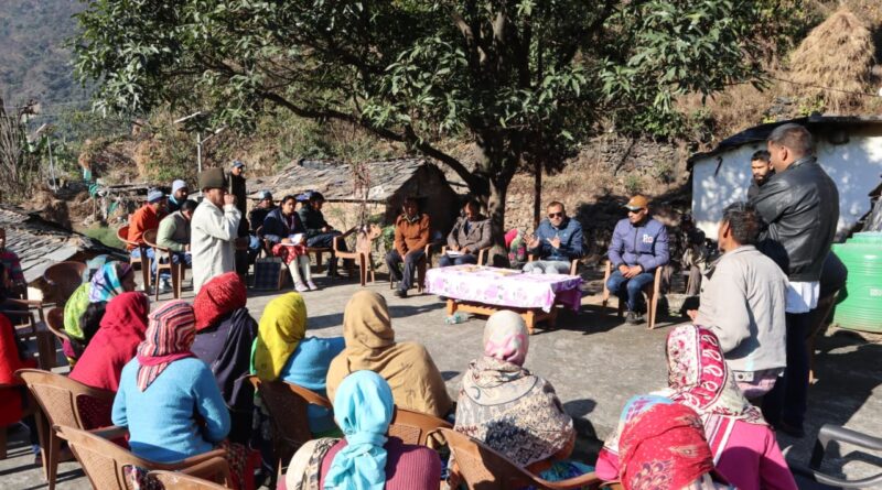 देहरादून -सरकार द्वारा संचालित जनकल्याणकारी योजनाओं का लाभ ग्रामीणों को उपलब्ध कराने तथा उनकी समस्याओं के त्वरित समाधान हो !