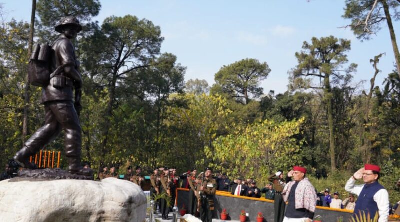 केन्द्रीय रक्षा मंत्री एवं मुख्यमंत्री ने शौर्य स्थल पर पुष्प चक्र अर्पित कर उत्तराखण्ड के वीरगति प्राप्त योद्धाओं को श्रद्धांजलि दी।