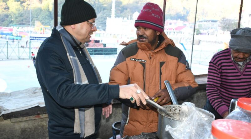 मुख्यमंत्री पुष्कर सिंह धामी ने नैनी झील किनारे चाय की चुस्कियां का लिया आनंद!