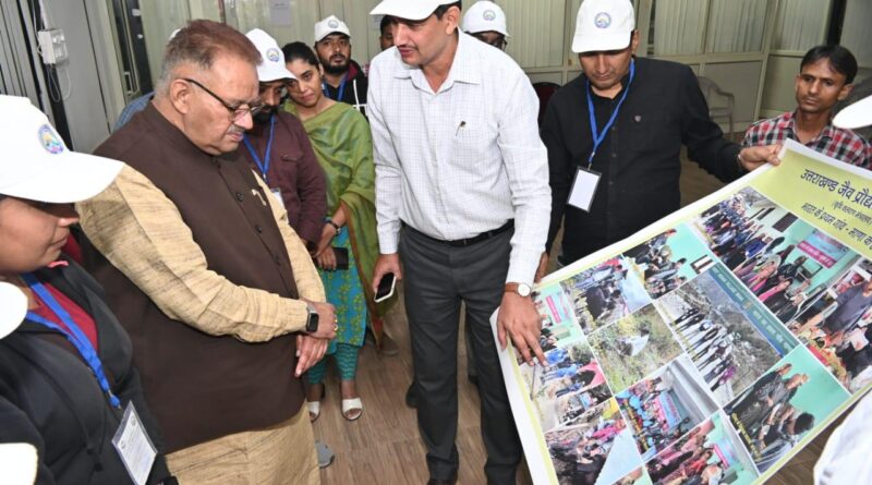 देहरादून- कृषि विभाग द्वारा प्रथम बार भारत के प्रथम गांव माणा में 12 सदस्यों के एक दल द्वारा किया गया भ्रमण।