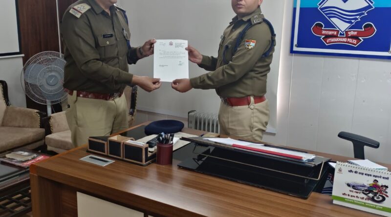 उत्तराखंड : देहरादून एसएसपी अजय सिंह ने ट्रैफिक इंचार्ज अनवर खान की की हौसला अफजाई, प्रशस्ति पत्र किया जारी
