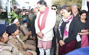 उत्तराखंड : हल्द्वानी पहुंचकर पीड़ितों से मिले सीएम धामी, पीएम मोदी को दिया घटना का अपडेट