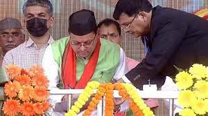 उत्तराखंड : विशेषज्ञ समिति ने सीएम धामी को सौंपी मसौदा रिपोर्ट, कल कैबिनेट बैठक में होगी चर्चा