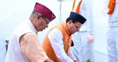 मुख्यमंत्री पुष्कर सिंह धामी ने मसूरी गोलीकांड शहीदों को अर्पित की श्रद्धांजलि मुख्यमंत्री पुष्कर सिंह धामी ने मसूरी गोलीकांड शहीदों को अर्पित की श्रद्धांजलि