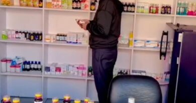 दवा दुकानों पर FDSA की बड़ी कार्रवाई: 29 सैंपल जब्त, बिना फार्मासिस्ट के बिक्री पर रोक के आदेश दवा दुकानों पर FDSA की बड़ी कार्रवाई: 29 सैंपल जब्त, बिना फार्मासिस्ट के बिक्री पर रोक के आदेश