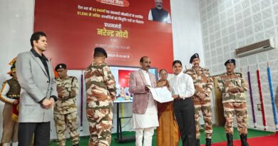 रोज़गार मेले में 253 चयनित युवाओं को सौंपे गए नियुक्ति पत्र, केंद्रीय राज्य मंत्री अजय टम्टा बतौर मुख्य अतिथि रहे मौजूद रोज़गार मेले में 253 चयनित युवाओं को सौंपे गए नियुक्ति पत्र, केंद्रीय राज्य मंत्री अजय टम्टा बतौर मुख्य अतिथि रहे मौजूद