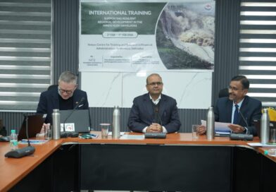 हिमालयी क्षेत्रों में भूस्खलन से निपटने पर मंथन, देश-विदेश के वैज्ञानिक और विशेषज्ञ देहरादून में जुटे,यूएलएमएमसी की ओर से पांच दिवसीय अंतरराष्ट्रीय कार्यशाला का आयोजन हिमालयी क्षेत्रों में भूस्खलन से निपटने पर मंथन, देश-विदेश के वैज्ञानिक और विशेषज्ञ देहरादून में जुटे,यूएलएमएमसी की ओर से पांच दिवसीय अंतरराष्ट्रीय कार्यशाला का आयोजन
