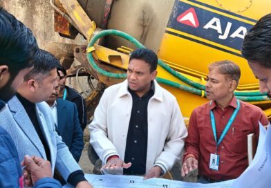 देहरादून के इंफ्रास्ट्रक्चर को नई रफ्तार, मुख्यमंत्री पुष्कर सिंह धामी के दिशा-निर्देशों पर तेज़ी से बढ़ रहे विकास कार्य,आवास सचिव डॉ. आर. राजेश कुमार का एमडीडीए की तीन महत्वपूर्ण परियोजनाओं का स्थलीय निरीक्षण देहरादून के इंफ्रास्ट्रक्चर को नई रफ्तार, मुख्यमंत्री पुष्कर सिंह धामी के दिशा-निर्देशों पर तेज़ी से बढ़ रहे विकास कार्य,आवास सचिव डॉ. आर. राजेश कुमार का एमडीडीए की तीन महत्वपूर्ण परियोजनाओं का स्थलीय निरीक्षण