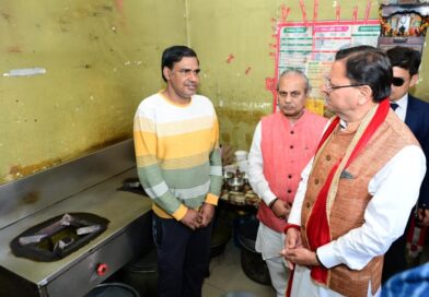 मुख्यमंत्री पुष्कर सिंह धामी ने रेस्टोरेंट में पहुंच लिया गैस आपूर्ति का जायजा