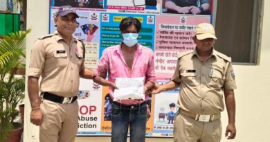 देहरादून में ‘ऑपरेशन प्रहार’: 720 नशीले कैप्सूल के साथ तस्कर गिरफ्तार, छात्रों को निशाना बनाने की थी फिराक देहरादून में ‘ऑपरेशन प्रहार’: 720 नशीले कैप्सूल के साथ तस्कर गिरफ्तार, छात्रों को निशाना बनाने की थी फिराक
