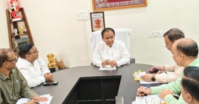 एनआईटी श्रीनगर के निर्माण कार्यों में लाएं तेजी और गुणवत्ता, स्थानीय लोगों को दें रोजगार: डॉ. धन सिंह रावत एनआईटी श्रीनगर के निर्माण कार्यों में लाएं तेजी और गुणवत्ता, स्थानीय लोगों को दें रोजगार: डॉ. धन सिंह रावत