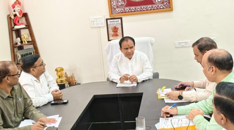 एनआईटी श्रीनगर के निर्माण कार्यों में लाएं तेजी और गुणवत्ता, स्थानीय लोगों को दें रोजगार: डॉ. धन सिंह रावत एनआईटी श्रीनगर के निर्माण कार्यों में लाएं तेजी और गुणवत्ता, स्थानीय लोगों को दें रोजगार: डॉ. धन सिंह रावत