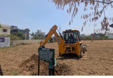एमडीडीए का अवैध कॉलोनियों पर बड़ा प्रहार: अजबपुर कला में 8 बीघा पर की जा रही अवैध प्लॉटिंग ध्वस्त एमडीडीए का अवैध कॉलोनियों पर बड़ा प्रहार: अजबपुर कला में 8 बीघा पर की जा रही अवैध प्लॉटिंग ध्वस्त