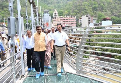 मुख्य सचिव उत्तराखंड द्वारा टिहरी गढ़वाल में बजरंग सेतु एवं हिलान्स हिमालयन भोजनालय का निरीक्षण