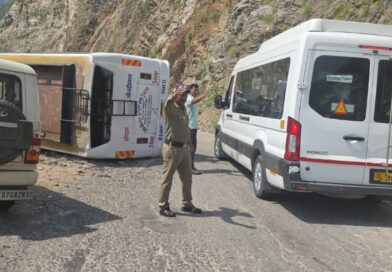 ऋषिकेश-बदरीनाथ हाईवे पर बड़ा हादसा: 39 यात्रियों से भरी बस पलटी, सभी सुरक्षित ऋषिकेश-बदरीनाथ हाईवे पर बड़ा हादसा: 39 यात्रियों से भरी बस पलटी, सभी सुरक्षित