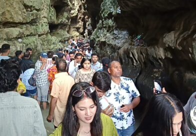 गढ़ी कैंट स्थित गुचुपानी में पर्यटकों का लगा जमावड़ा, ठंडे पानी से मिटा रहे थकान,सहस्त्रधारा के बाद गुचुपानी बन रहा पर्यटकों की पहली पसंद गढ़ी कैंट स्थित गुचुपानी में पर्यटकों का लगा जमावड़ा, ठंडे पानी से मिटा रहे थकान,सहस्त्रधारा के बाद गुचुपानी बन रहा पर्यटकों की पहली पसंद