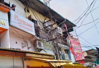 देहरादून: पलटन बाजार के कपड़ा गोदाम में लगी भीषण आग, मची अफरा-तफरी; 4 दमकल वाहनों ने पाया काबू देहरादून: पलटन बाजार के कपड़ा गोदाम में लगी भीषण आग, मची अफरा-तफरी; 4 दमकल वाहनों ने पाया काबू