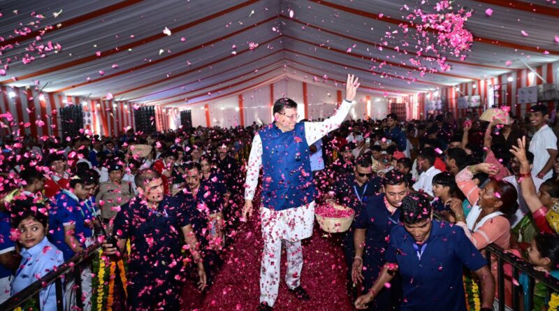 राज्यपाल एवं मुख्यमंत्री ने ‘सेवा, सुशासन एवं समर्पण: जन-जन की सरकार, जन-जन के द्वार’ सेवा पखवाड़ा कार्यक्रम का किया शुभारंभ राज्यपाल एवं मुख्यमंत्री ने ‘सेवा, सुशासन एवं समर्पण: जन-जन की सरकार, जन-जन के द्वार’ सेवा पखवाड़ा कार्यक्रम का किया शुभारंभ