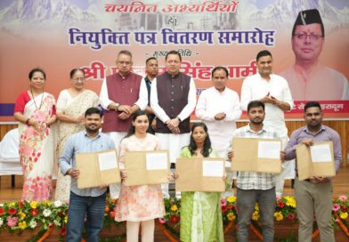 मुख्यमंत्री ने पीसीएस मुख्य परीक्षा-2024 के 182 तथा कृषि एवं कृषक कल्याण विभाग के 5 अभ्यर्थियों सहित 187 युवाओं को नियुक्ति पत्र प्रदान किए