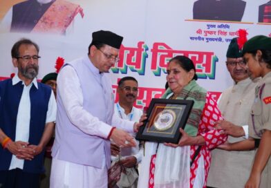 मुख्यमंत्री ने कारगिल विजय दिवस पर शहीद स्मारक पर पुष्पचक्र अर्पित कर कारगिल के अमर शहीदों को भावभीनी श्रद्धांजलि दी,परमवीर चक्र से सम्मानित वीरों के लिए अनुग्रह राशि डेढ़ करोड़ से बढ़ाकर 2 करोड़ की जाएगी – मुख्यमंत्री मुख्यमंत्री ने कारगिल विजय दिवस पर शहीद स्मारक पर पुष्पचक्र अर्पित कर कारगिल के अमर शहीदों को भावभीनी श्रद्धांजलि दी,परमवीर चक्र से सम्मानित वीरों के लिए अनुग्रह राशि डेढ़ करोड़ से बढ़ाकर 2 करोड़ की जाएगी – मुख्यमंत्री