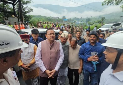 टनल में फंसे श्रमिकों को सुरक्षित निकालना प्राथमिकता: मुश्किल हालात में पीपलकोटी पहुंचे CM धामी टनल में फंसे श्रमिकों को सुरक्षित निकालना प्राथमिकता: मुश्किल हालात में पीपलकोटी पहुंचे CM धामी