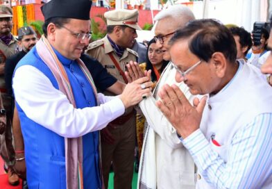 स्वतंत्रता दिवस पर मुख्यमंत्री पुष्कर सिंह धामी ने परेड ग्राउंड में किया ध्वजारोहण स्वतंत्रता दिवस पर मुख्यमंत्री पुष्कर सिंह धामी ने परेड ग्राउंड में किया ध्वजारोहण