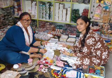 मालदेवता में सास-बहू की जोड़ी ने राखी कारोबार से मचाई धूम,एनआरएलएम से जुड़ी ग्रामीण महिलाएं राखी निर्माण से कर रहीं अच्छा कारोबार, दून के मॉल और सचिवालय में लगेंगे स्टॉल मालदेवता में सास-बहू की जोड़ी ने राखी कारोबार से मचाई धूम,एनआरएलएम से जुड़ी ग्रामीण महिलाएं राखी निर्माण से कर रहीं अच्छा कारोबार, दून के मॉल और सचिवालय में लगेंगे स्टॉल