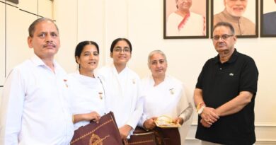 कैबिनेट मंत्री गणेश जोशी के कैंप कार्यालय में रक्षाबंधन उत्सव, ब्रह्मकुमारी बहनों ने दी दीर्घायु की शुभकामनाएं कैबिनेट मंत्री गणेश जोशी के कैंप कार्यालय में रक्षाबंधन उत्सव, ब्रह्मकुमारी बहनों ने दी दीर्घायु की शुभकामनाएं