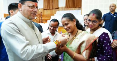 मुख्यमंत्री को महिलाओं ने बांधा रक्षा सूत्र, मुख्यमंत्री ने दी सभी को रक्षा बन्धन की शुभकामनाएं मुख्यमंत्री को महिलाओं ने बांधा रक्षा सूत्र, मुख्यमंत्री ने दी सभी को रक्षा बन्धन की शुभकामनाएं