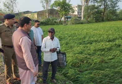 बाजपुर में भीषण ओलावृष्टि से फसलों को नुकसान, किसानों के बीच पहुंचे सीएम धामी